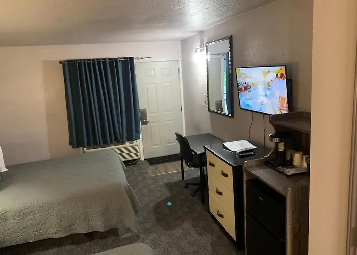 R Nite Star Inn And Suites -Home Of The Cowboys & Rangers