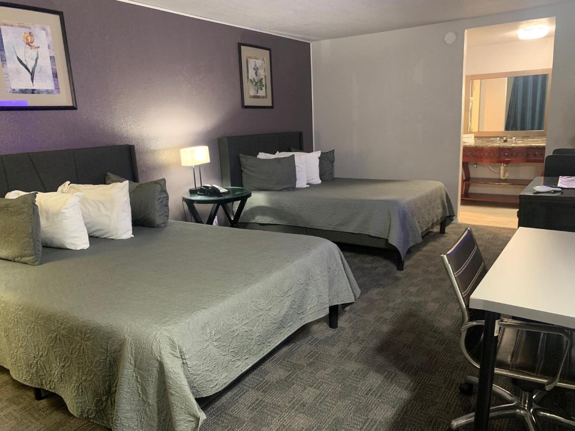 R Nite Star And -home Of The Cowboys & Rangers Hotel 3*