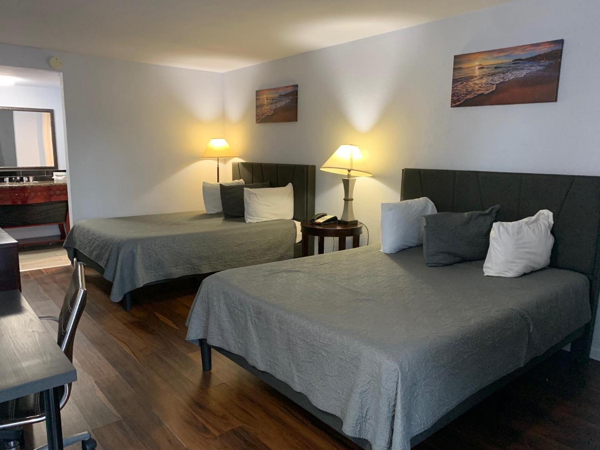 Hotel R Nite Star And -home Of The Cowboys & Rangers 3*