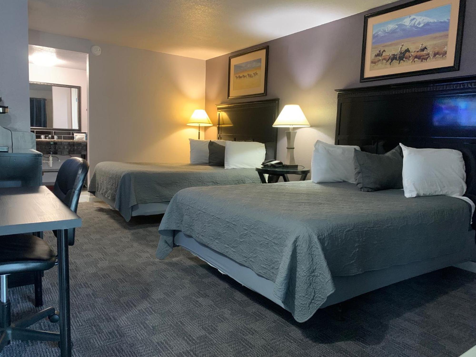 R Nite Star And -home Of The Cowboys & Rangers Hotel 3*